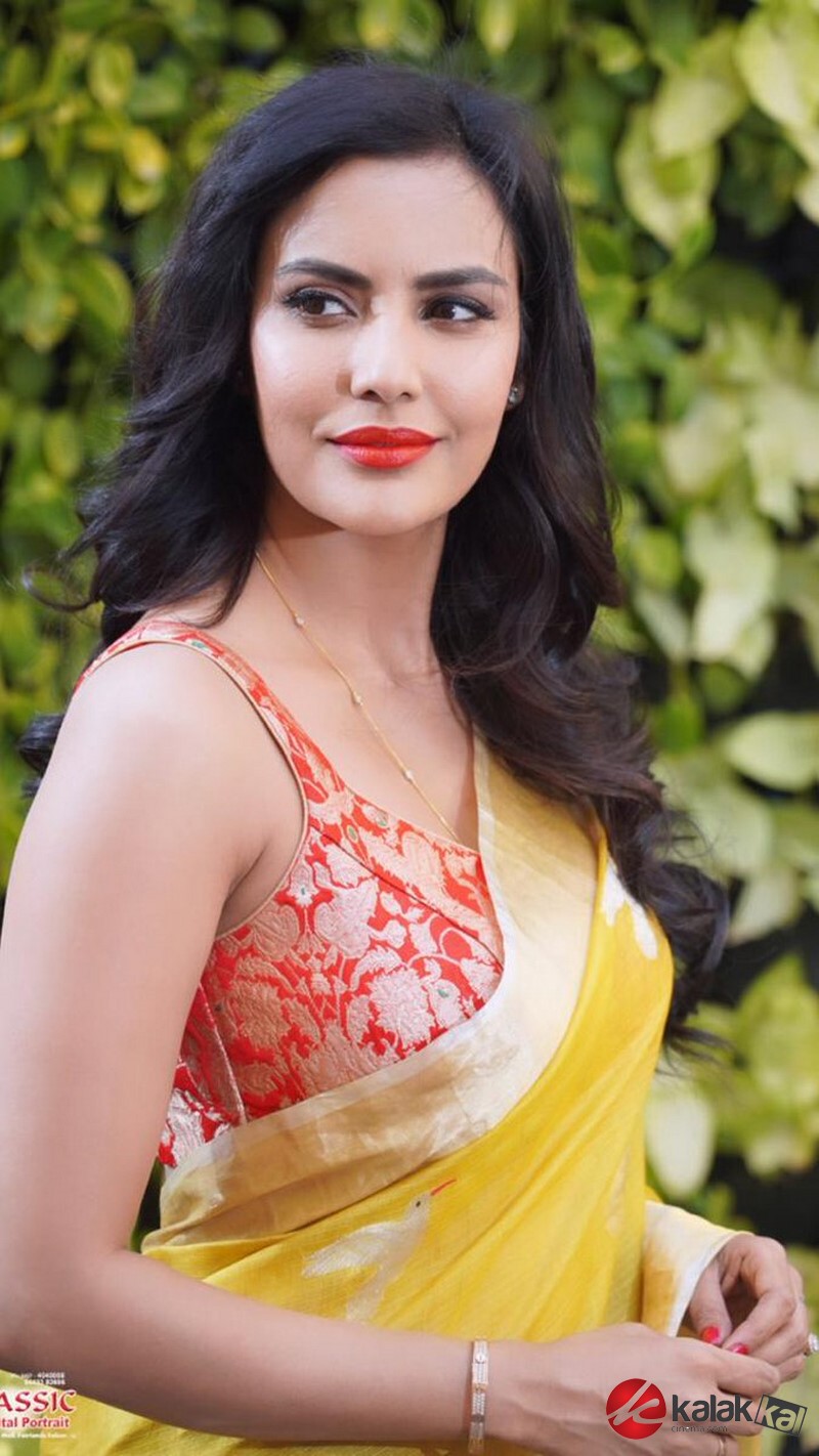 Actress Priya Anand Photos