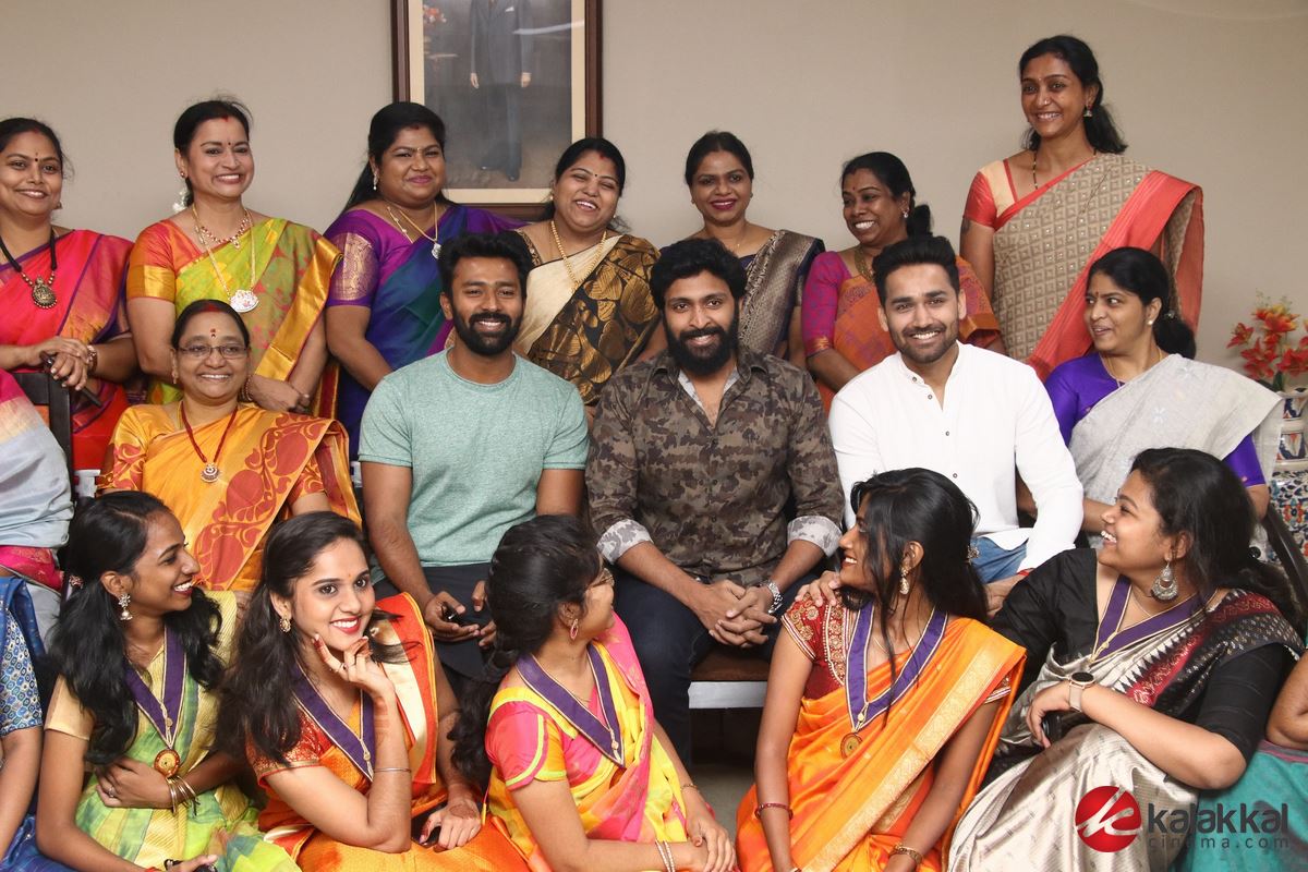 Vaanam Kottattum Team at Ethiraj College Photos