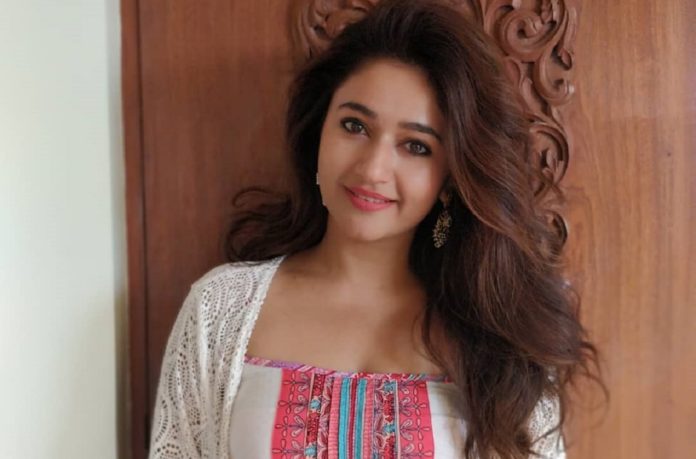Poonam Bajwa Chat With Fans