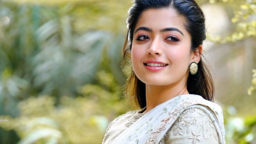 Rashmika Mandana's love affair with a famous actor .. The truth that came to light due to the incident ..!