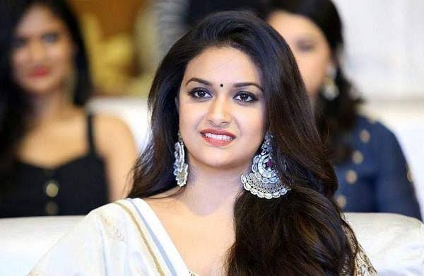 Keerthi Suresh in a white sari ... Photos that mix the internet. !!