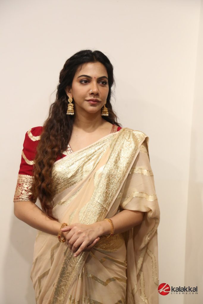 Actress Madonna Sebastian Latest Stills (1)