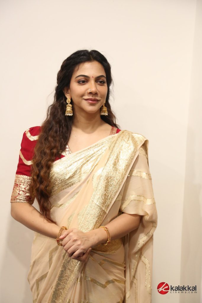 Actress Madonna Sebastian Latest Stills (2)