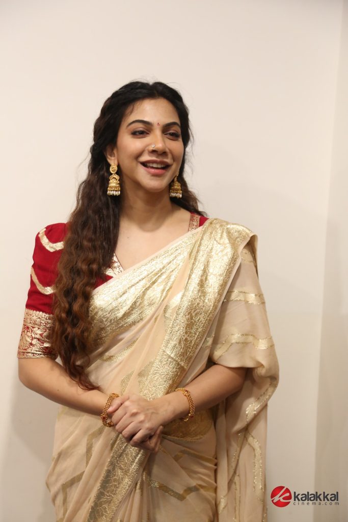 Actress Madonna Sebastian Latest Stills (3)