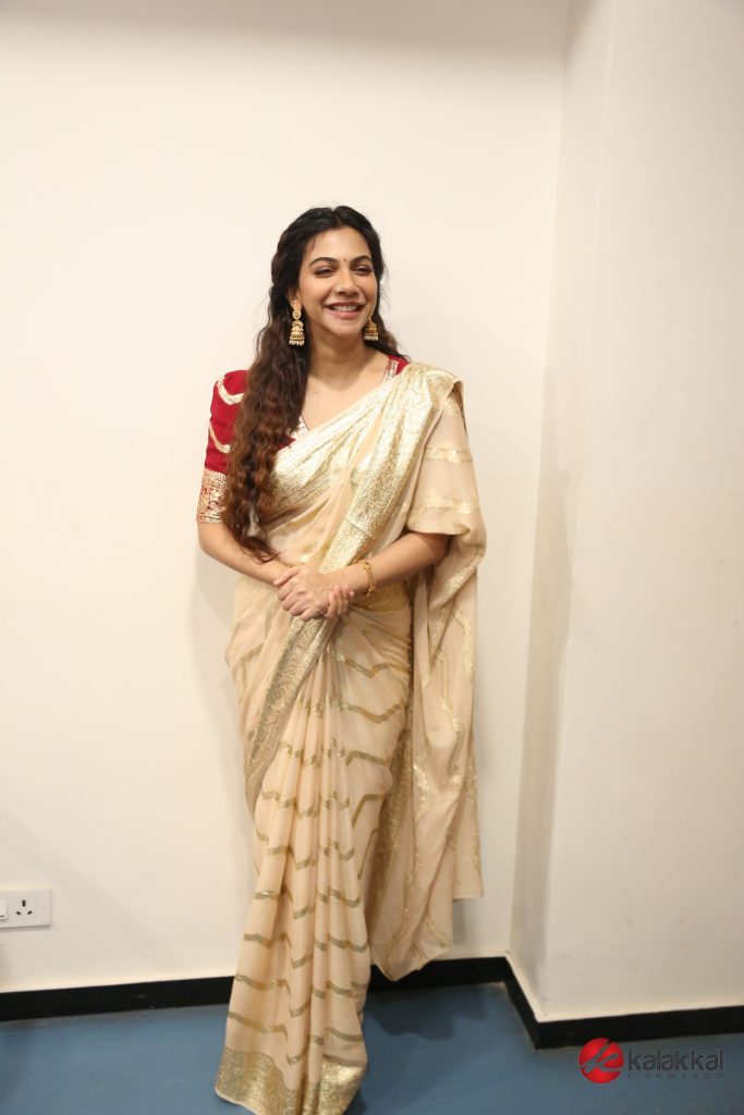 Actress Madonna Sebastian Latest Stills (4)