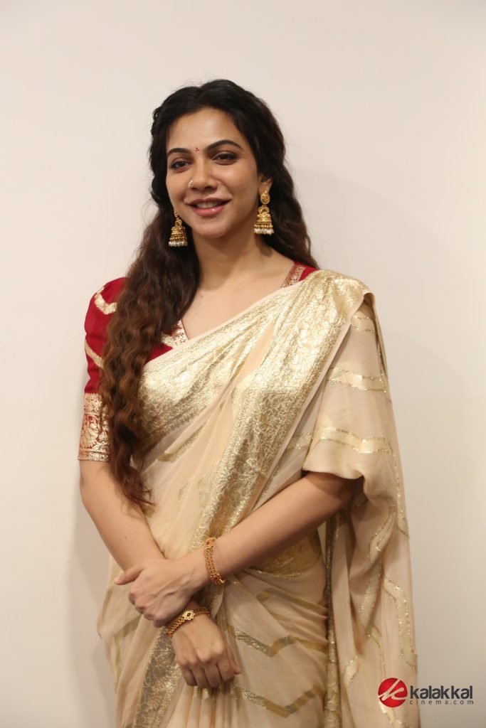 Actress Madonna Sebastian Latest Stills (5)