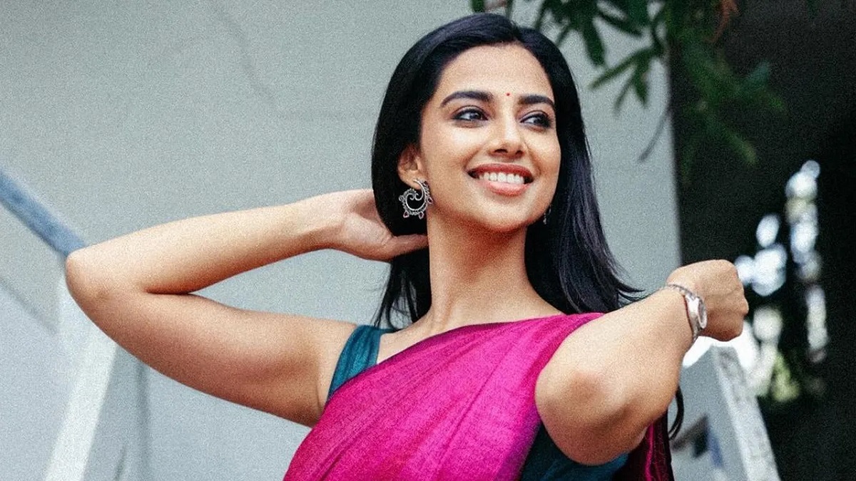 actress meenakshi chaudhary latest photos