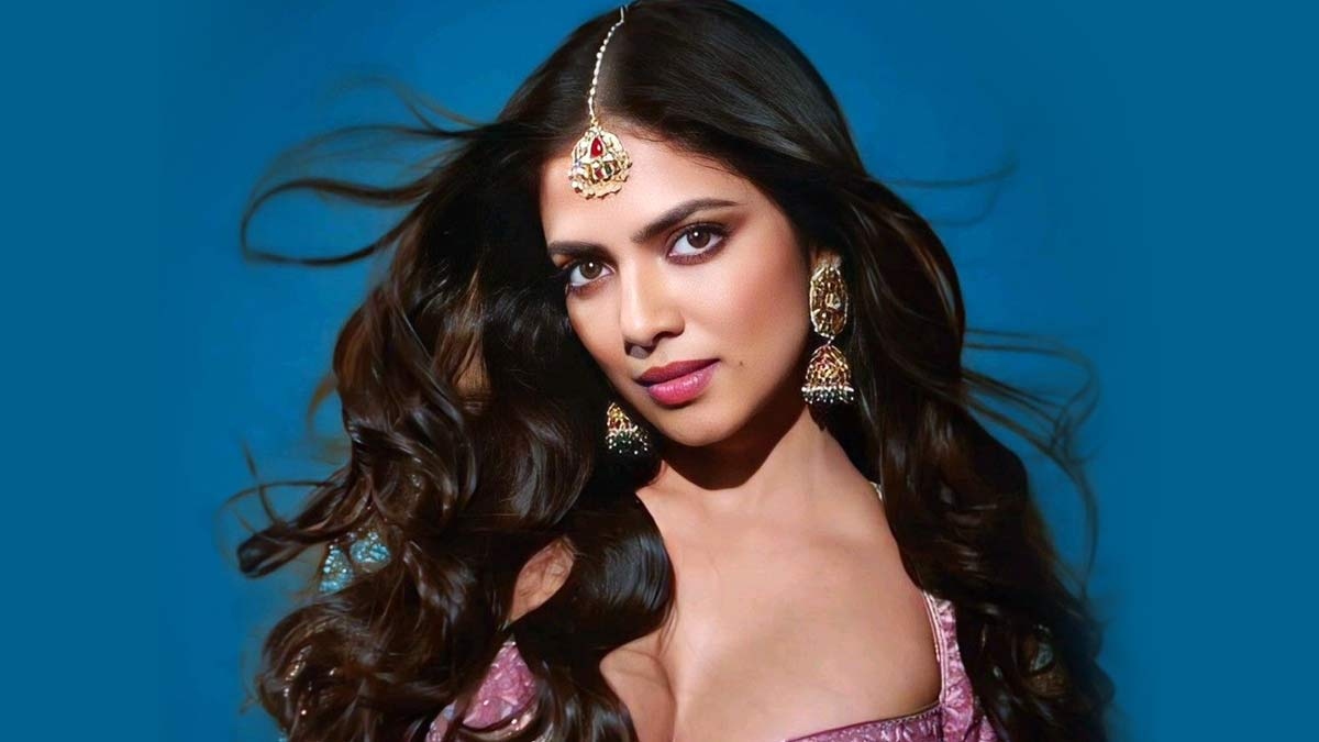actress malavika mohanan latest photos