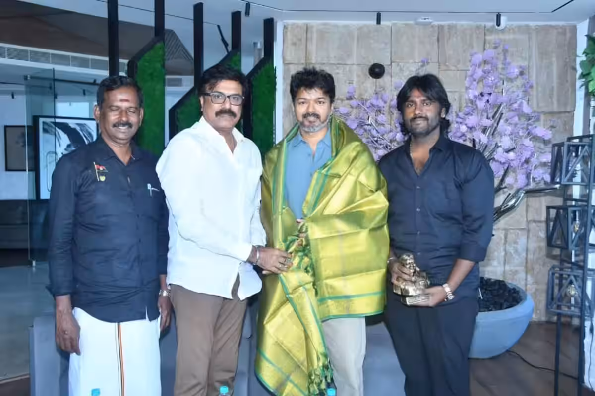 netizens asking why vijay not come to captain vijayakanth memorial