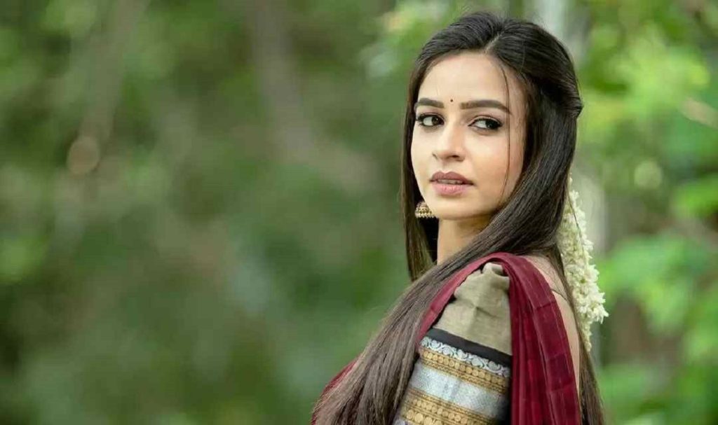 Actress Divya Ganesan Latest Photos Update
