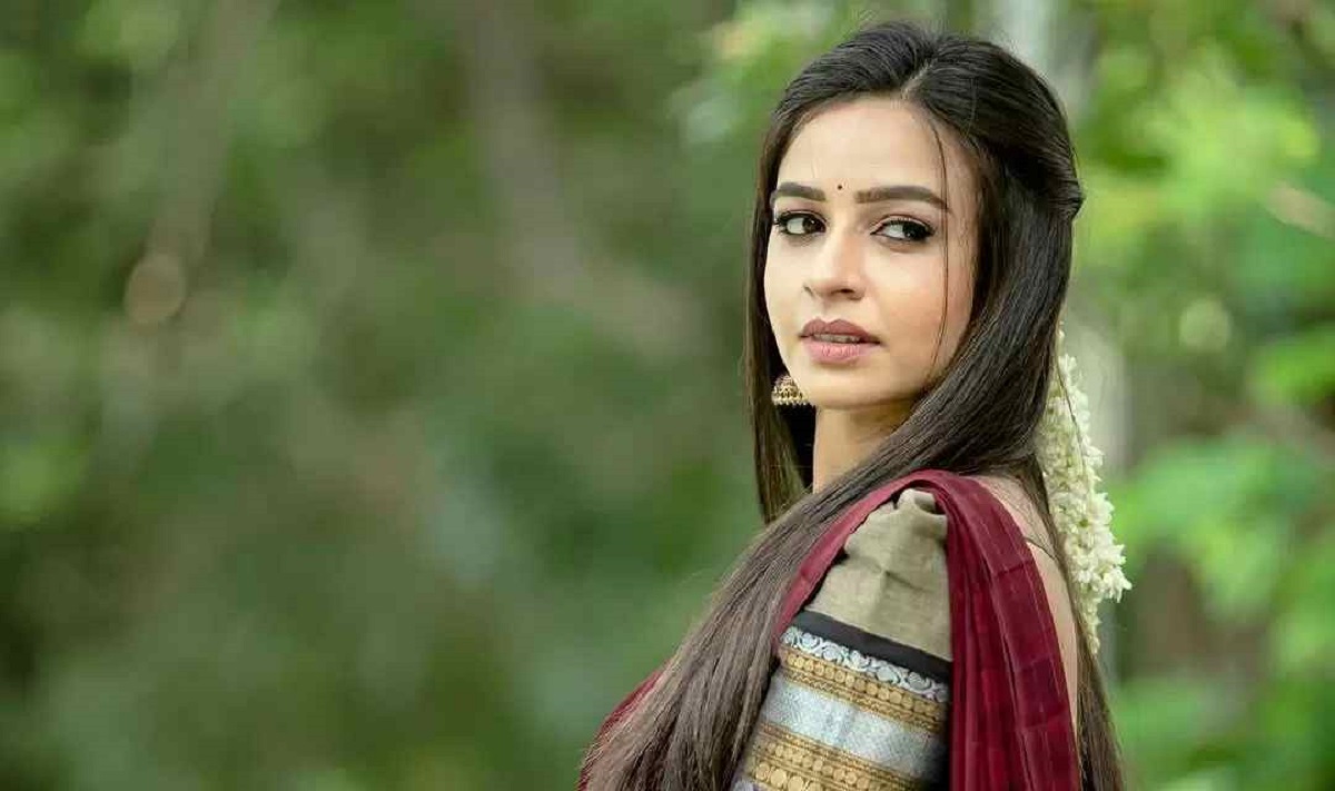 Actress Divya Ganesan Latest Photos Update