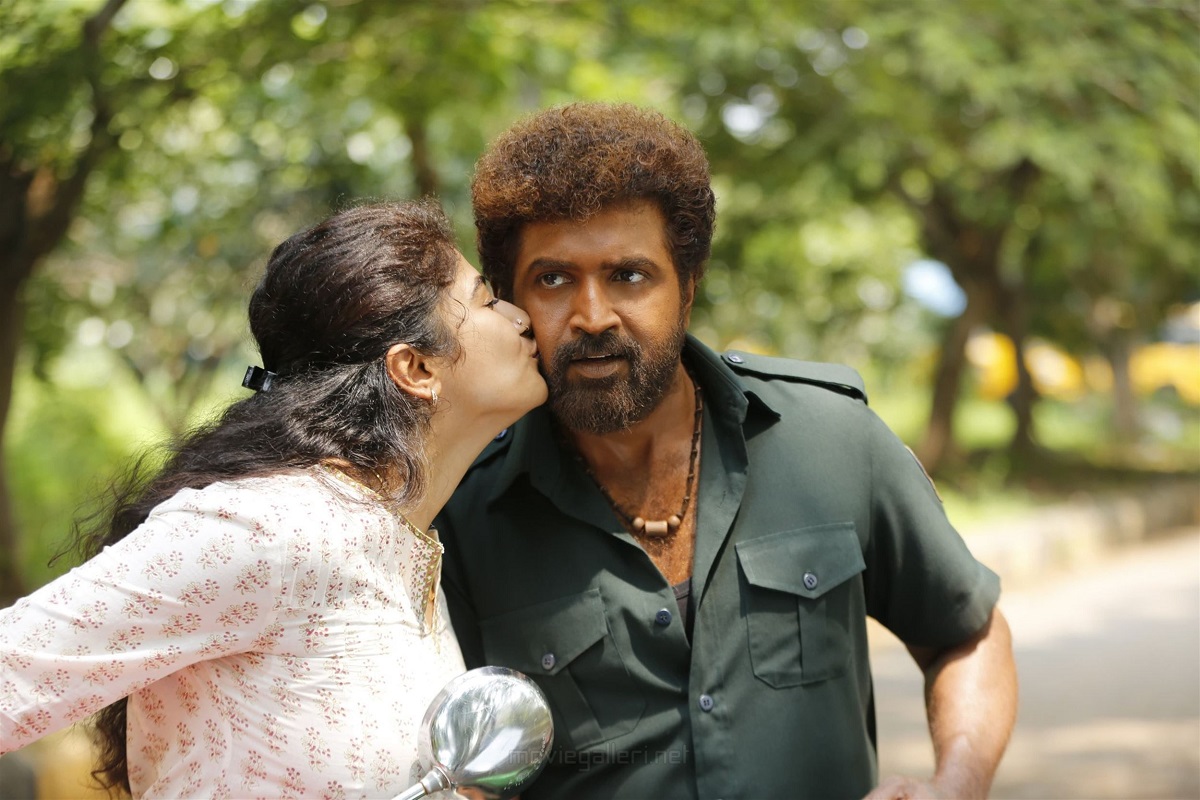 How much are the collections of the movie Vanagaan and Kadhalikka Neramillai