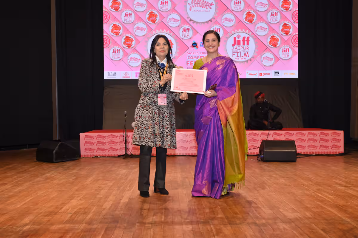 actress devayani directorial film kaikuttai rani wins award