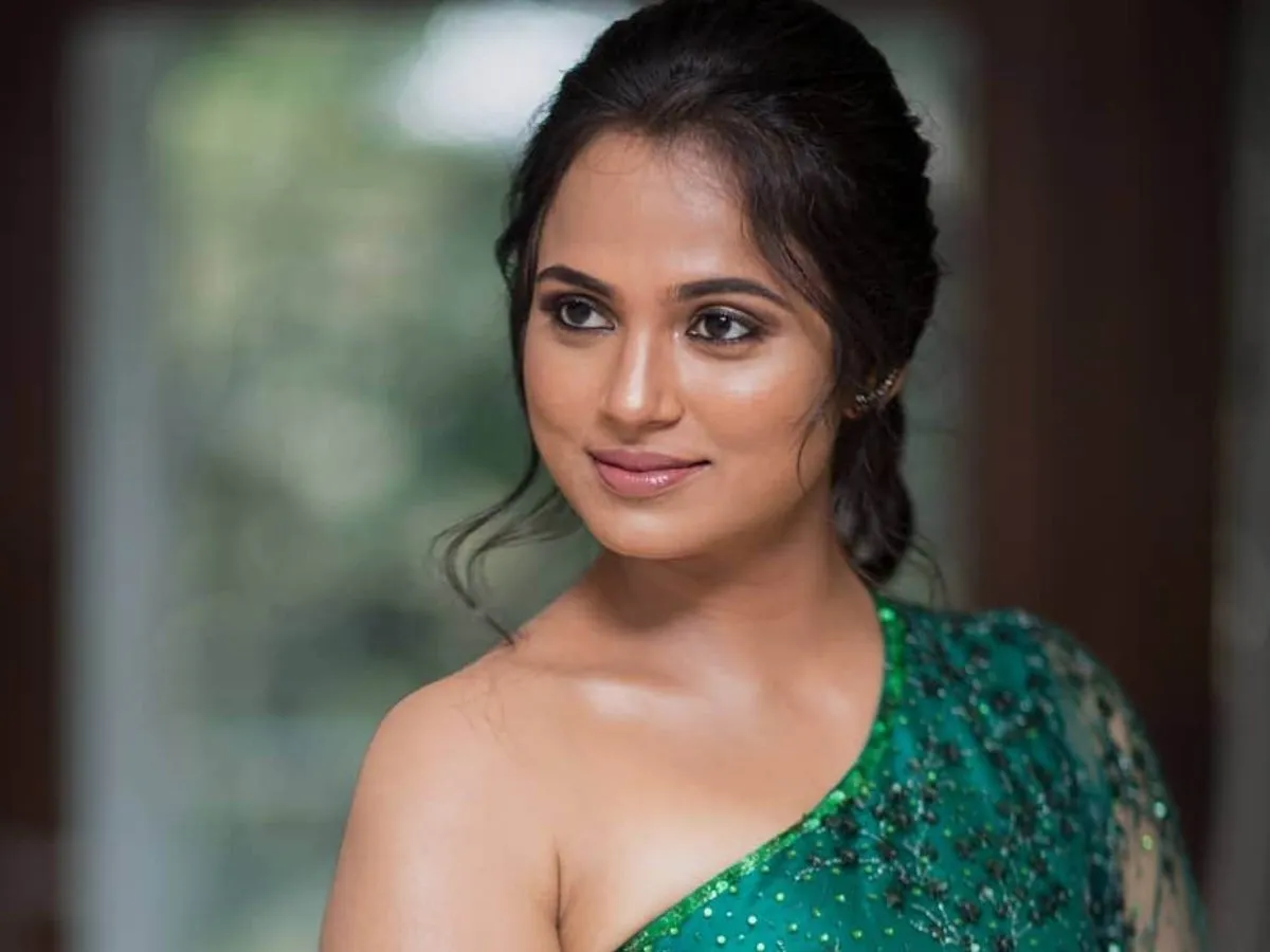 Actress Ramya Pandian Latest Photos Update