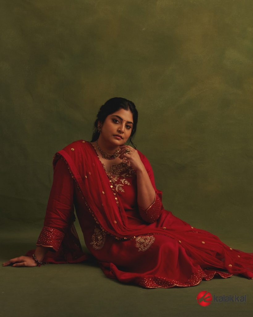 Actress Manjima Mohan Photos (10)