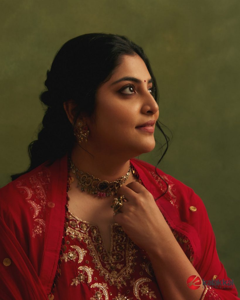 Actress Manjima Mohan Photos (12)