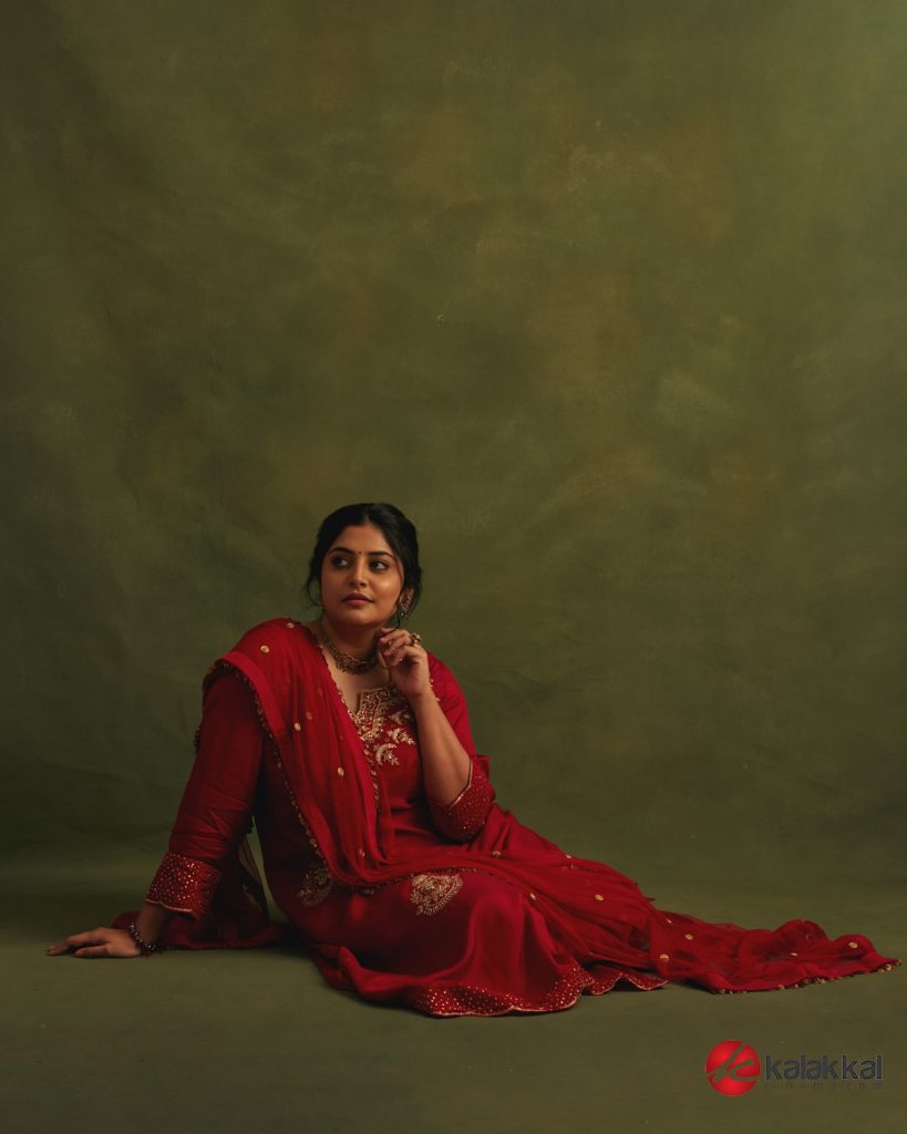 Actress Manjima Mohan Photos (14)