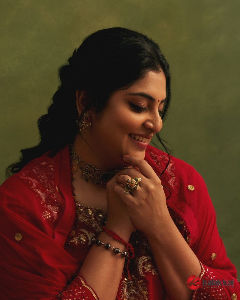 Actress Manjima Mohan Photos (15)