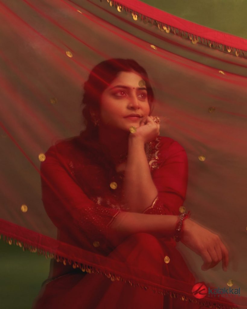 Actress Manjima Mohan Photos (16)
