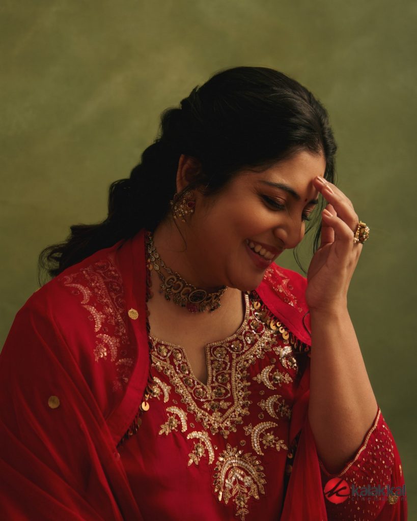 Actress Manjima Mohan Photos (6)