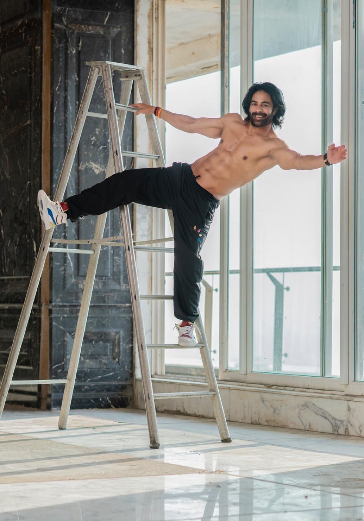 Ashif is a Bollywood actor who in Tamil