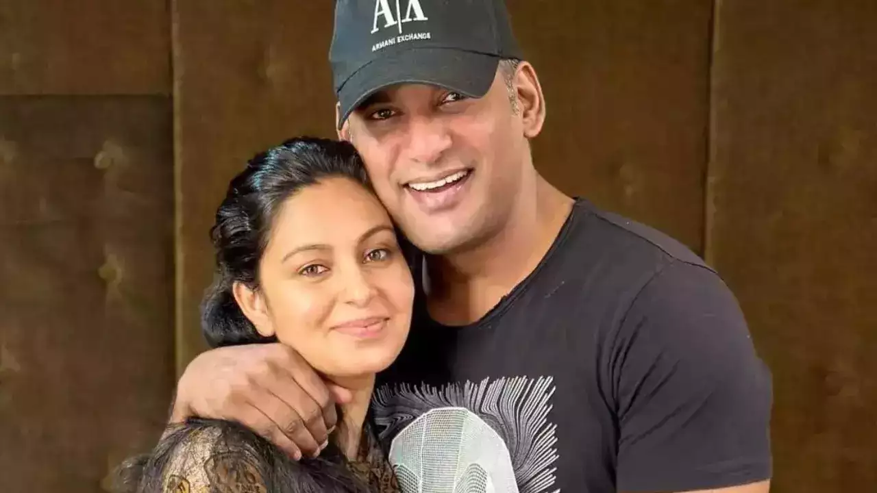 vishal and actress sai dhansika to get hitched soon