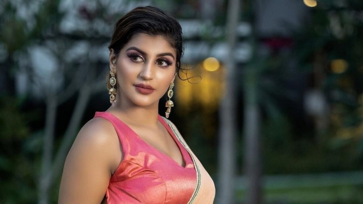Actress Yashika Anand Latest Photos Update