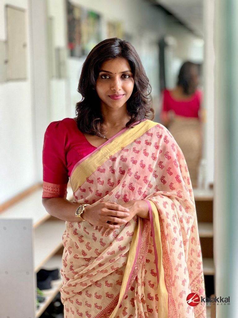 Actress Naadiya Stills (9)