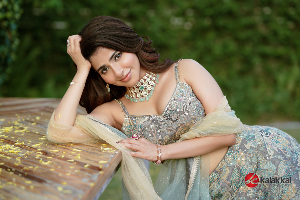 Actress Iswarya Menon New Stills (7)