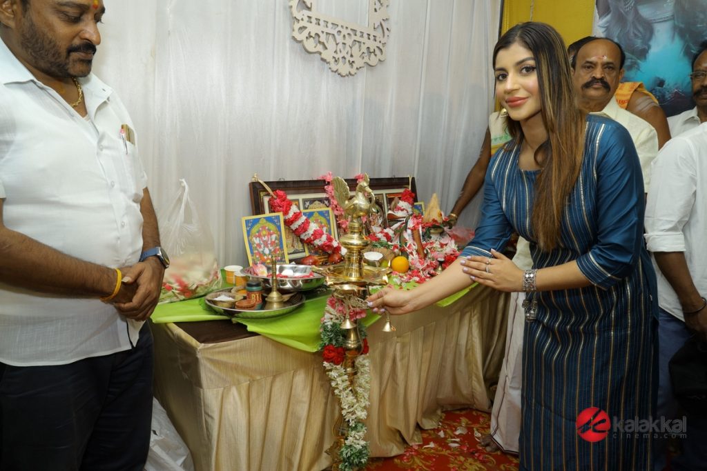 Toss Movie Pooja Stills (5)