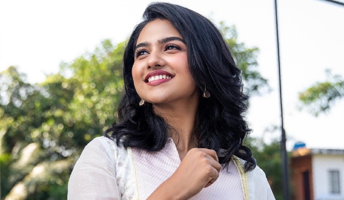 actress mamitha baiju latest photos viral