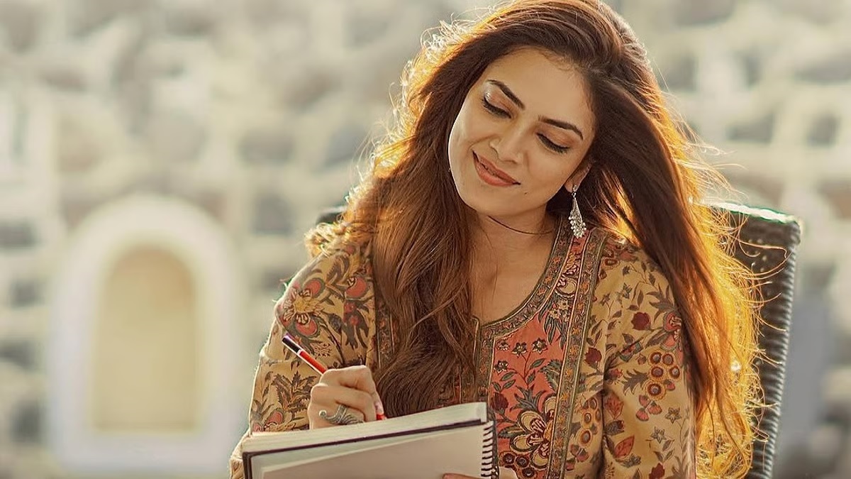 Actress Malavika Mohanan Latest Photos Update