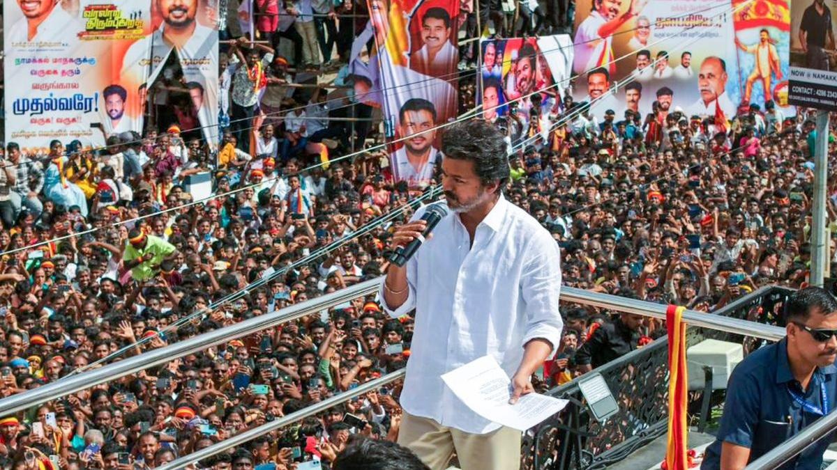 radhika sarathkumar posts a video viral