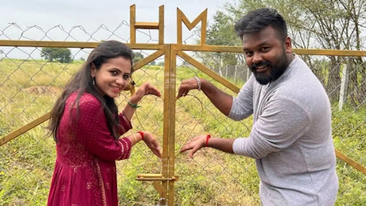 manimegalai husband hussain laid wreath at sabarimala..!