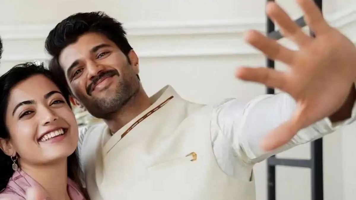 vijay deverakondas car hit by vehicle on way to hyderabad