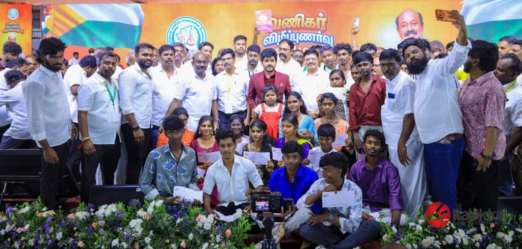 Actor Legend Saravanan at the 43rd Traders’ Awareness Conference (15)