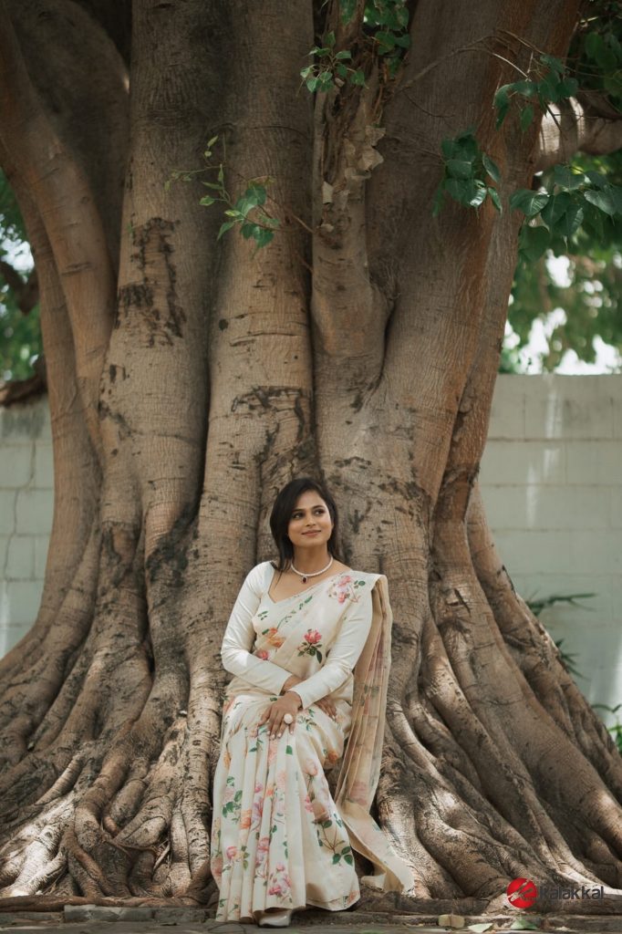 Actress Ramya Pandian New Stills (16)